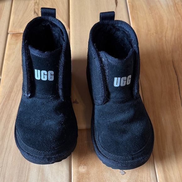 UGG Kids Black Neumel boots - Picture 1 of 12